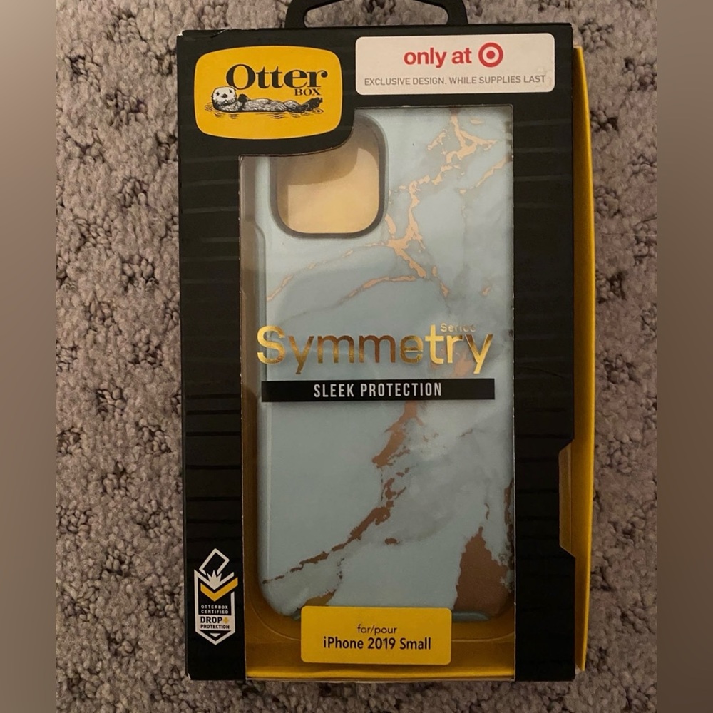 iPhone 2019 small otter box symmetry case